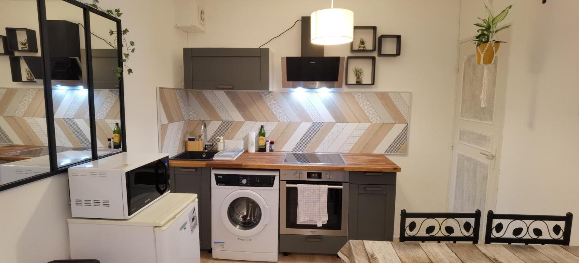 Charmant T2 proche Château, Gare, UCO, Parking privé gratuit