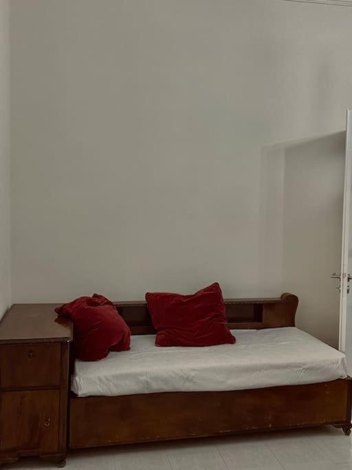 Feels like home (Vari)