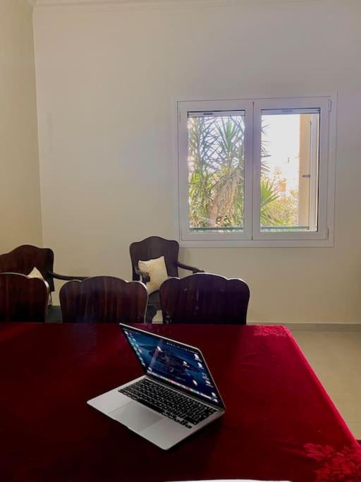 Feels like home (Vari)