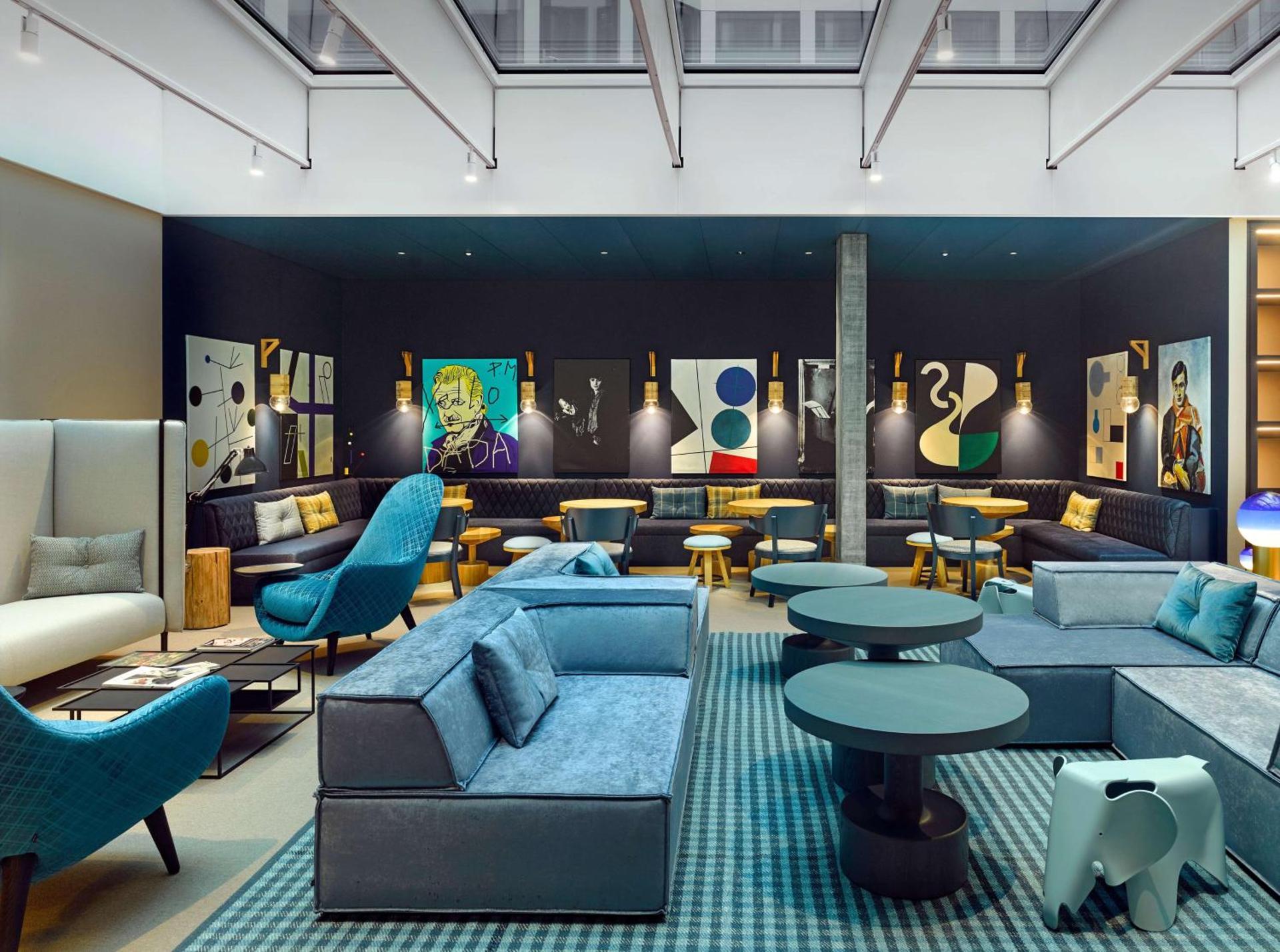 Communal lounge/ TV room