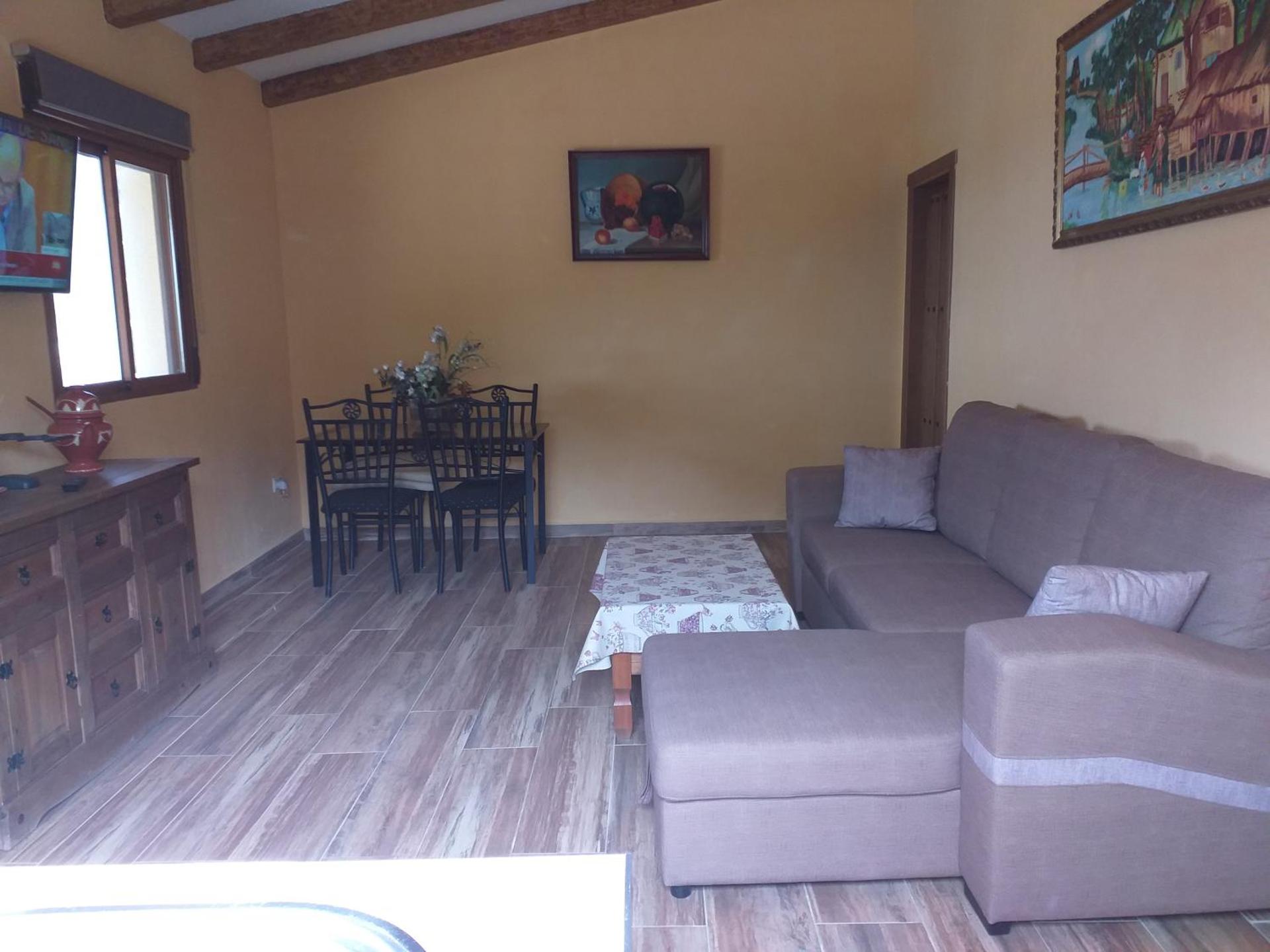 Communal lounge/ TV room