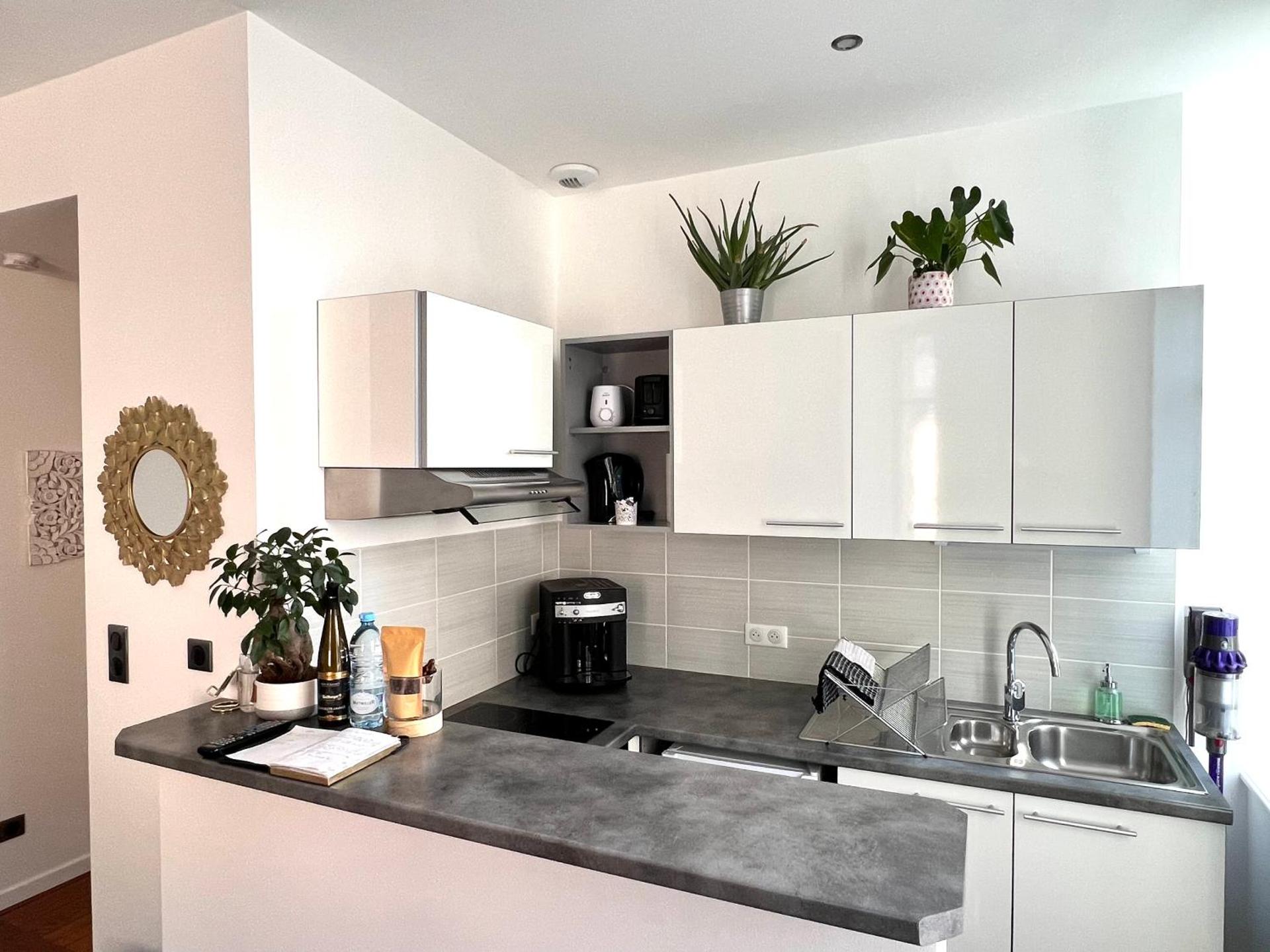 Kitchen or kitchenette