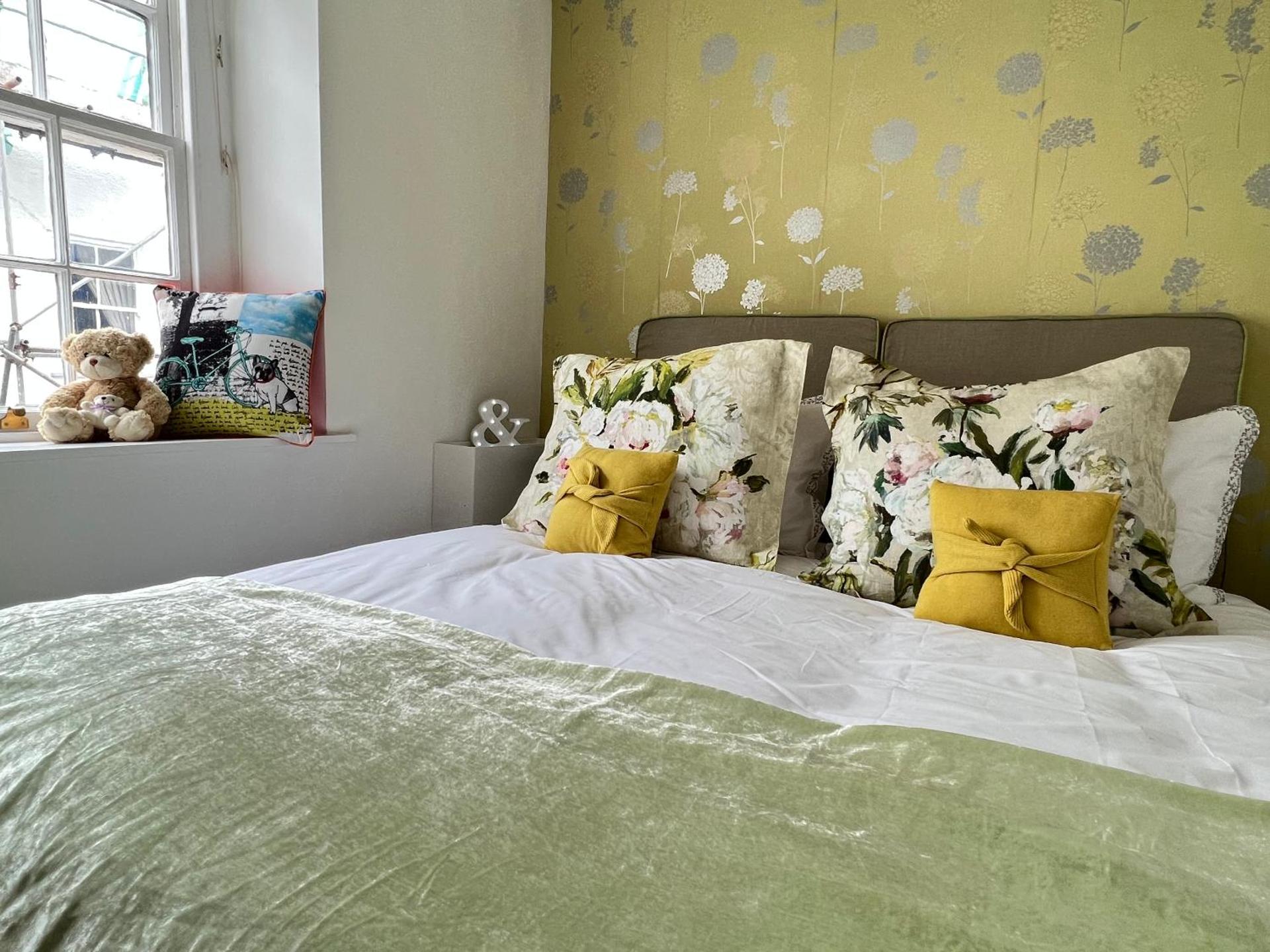 Church View a first floor apartment in the heart of historic Topsham