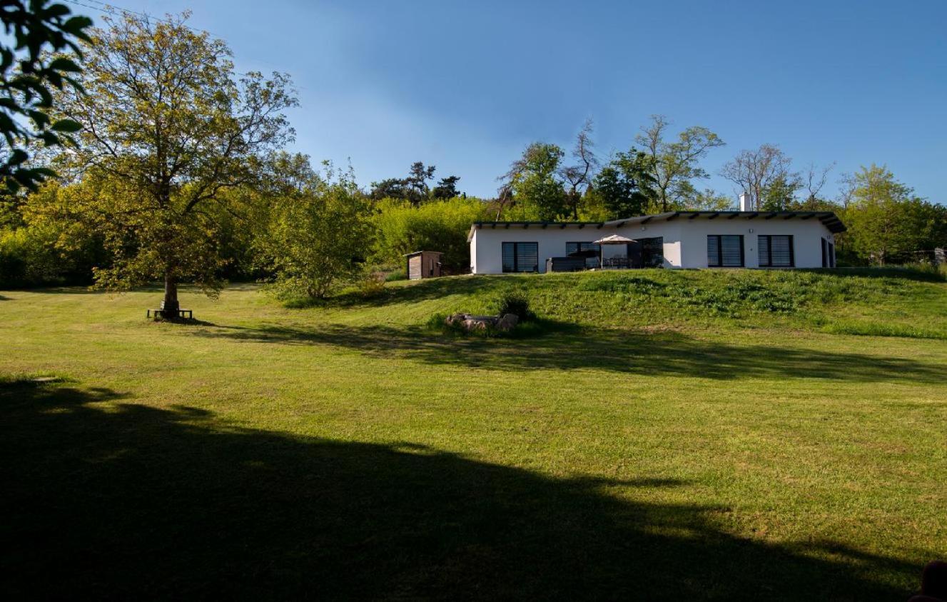 Wellness bungalov - vodní nádrž Slapy - 40km od Prahy