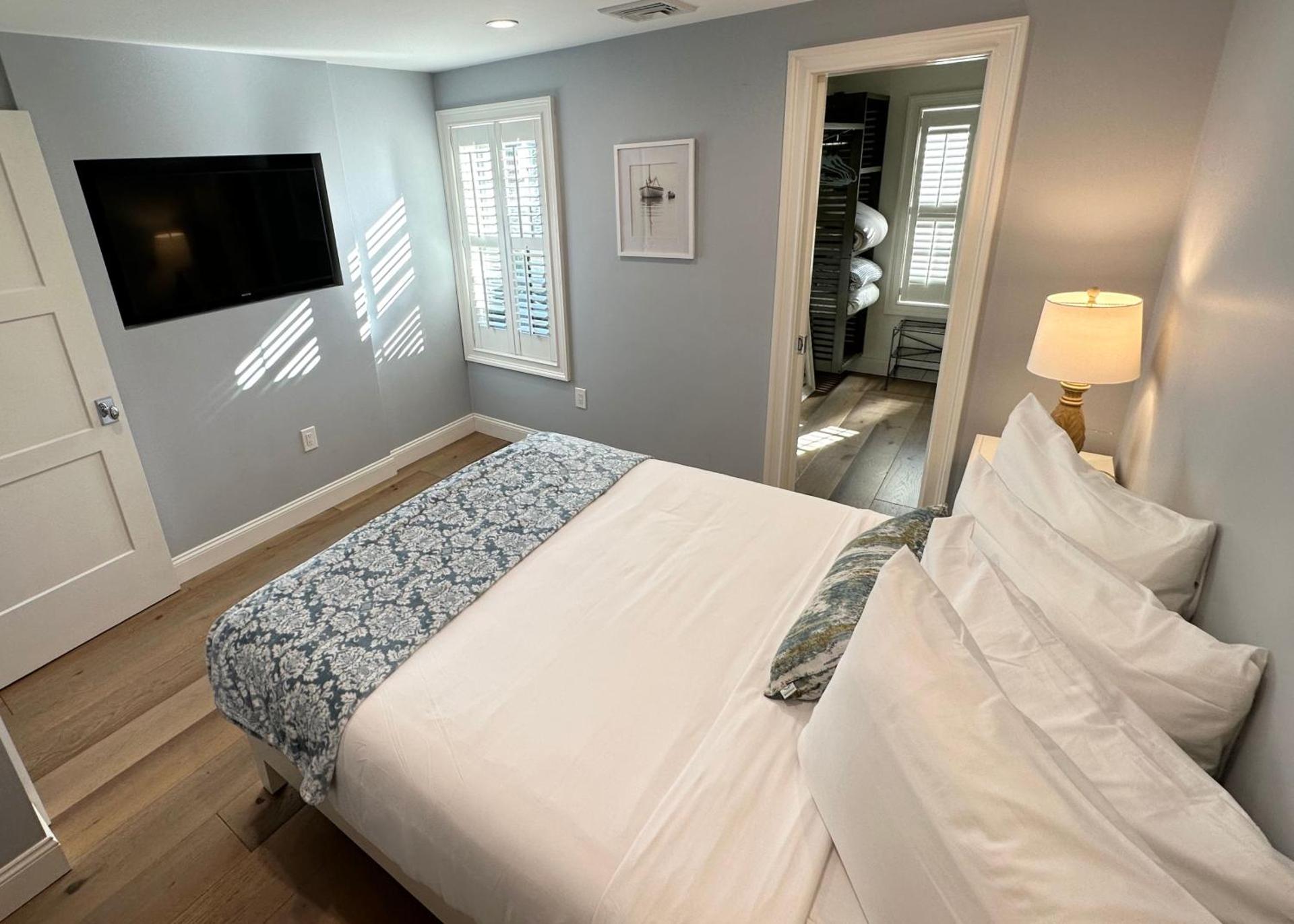 Beautifully Renovated 2 Bed 2 Bath Private Home