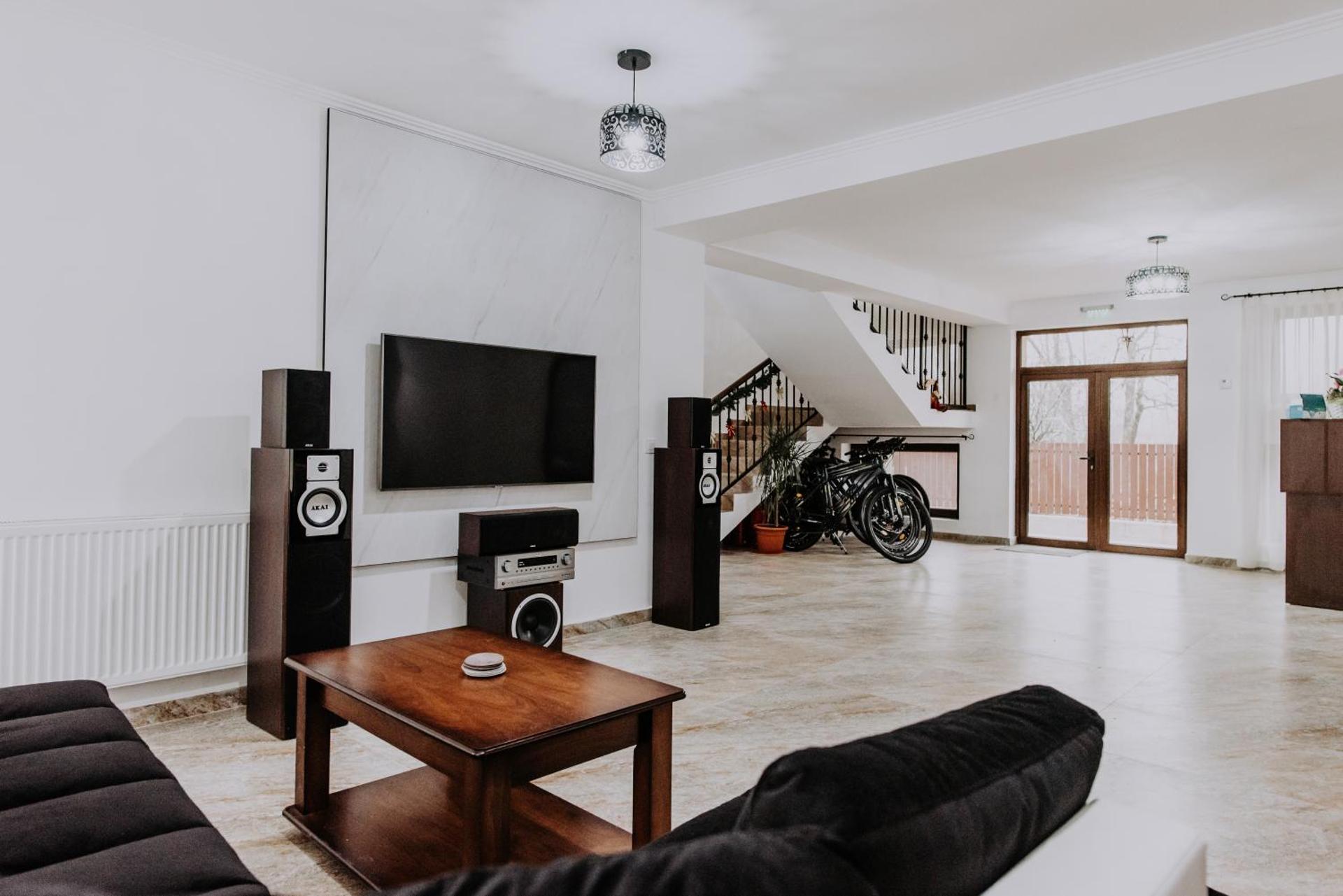 Communal lounge/ TV room