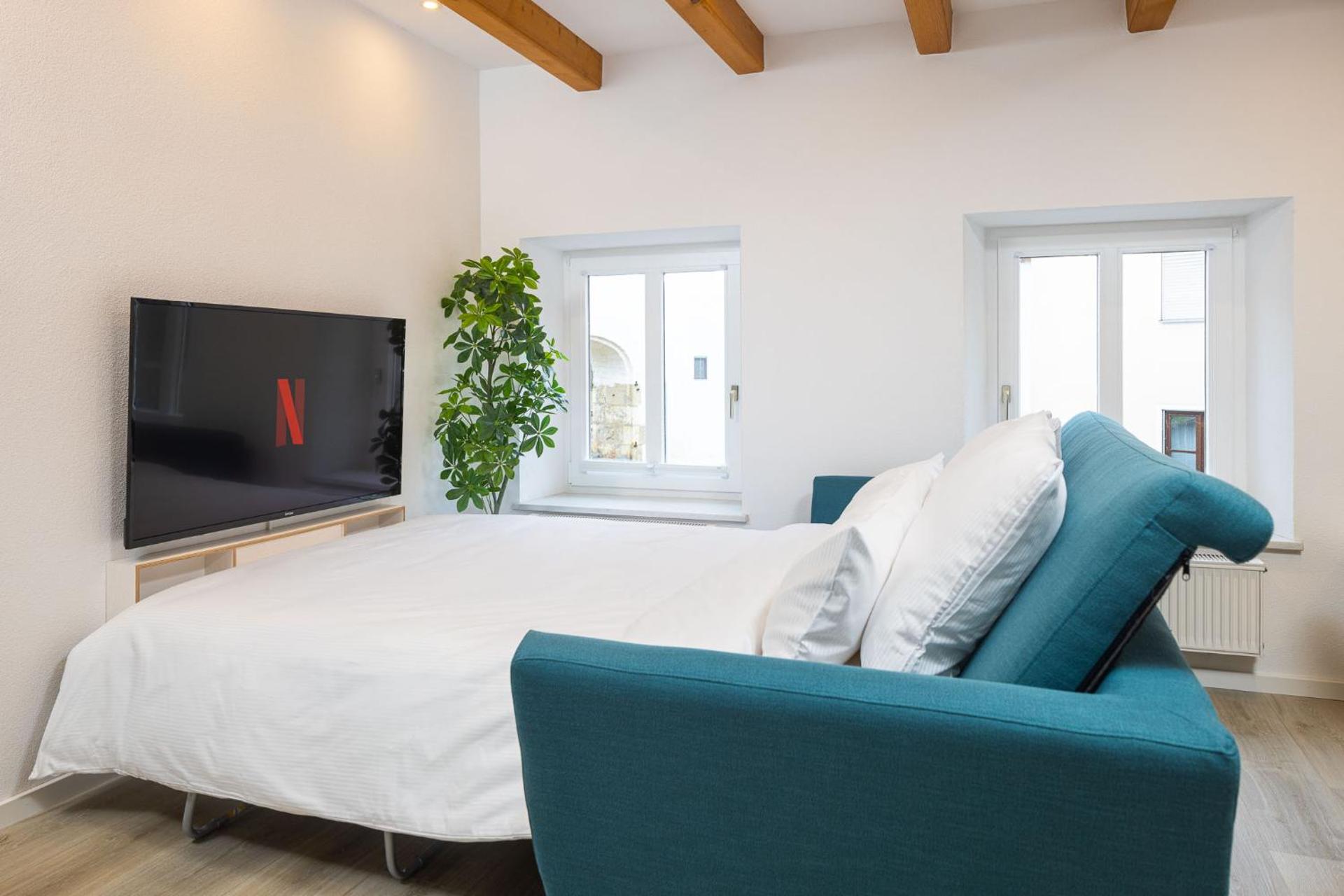 Communal lounge/ TV room