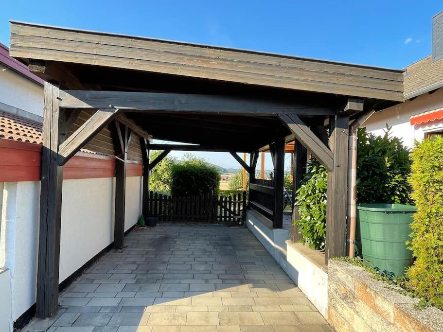 Ferienwohnung Leuchtbergblick mit Terrasse und PKW Stellplatz