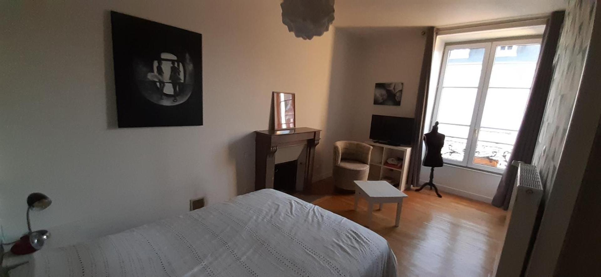 Chambre tout confort à l'étage