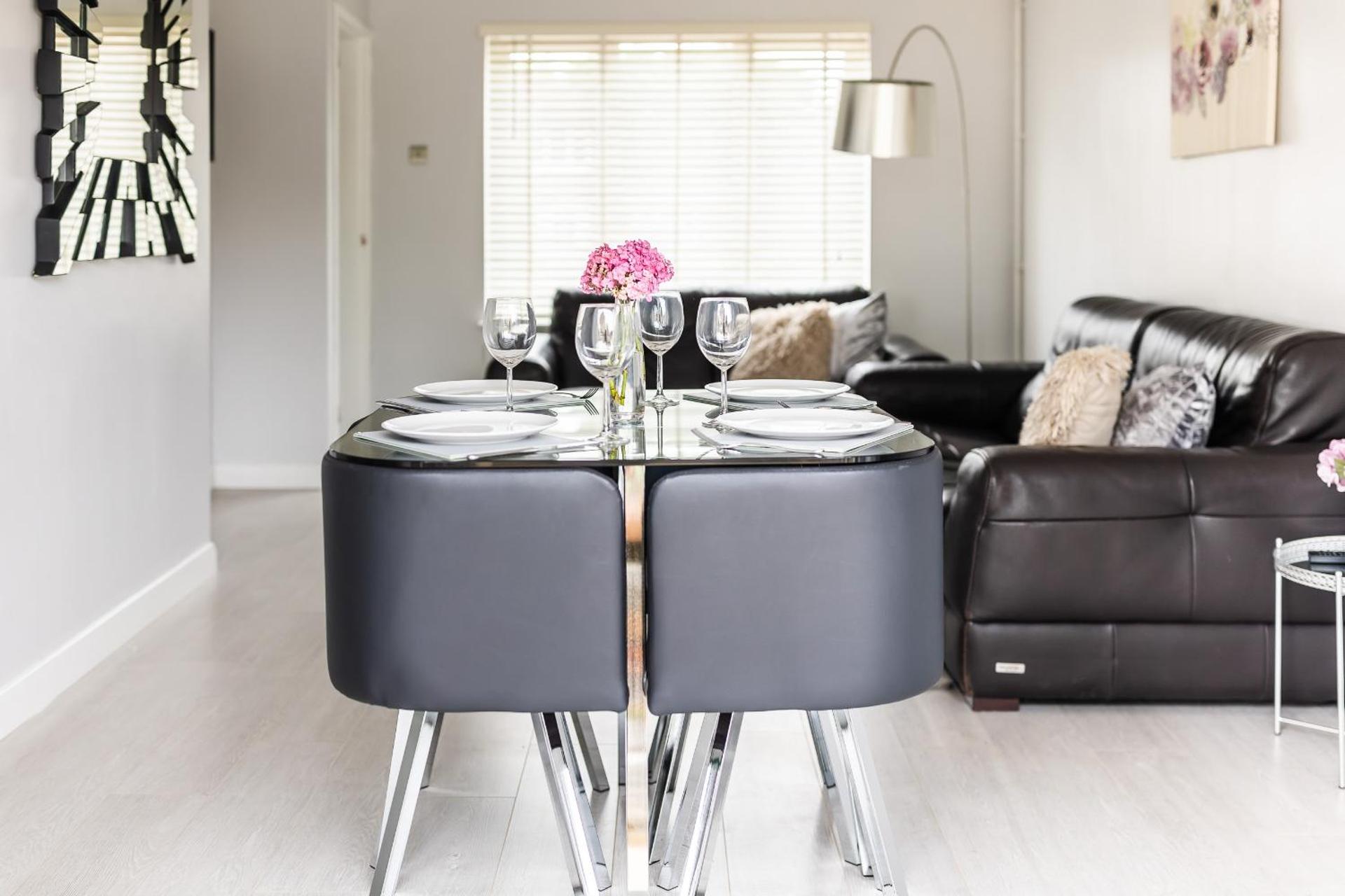 Lovely House in Welwyn with Garden and Off road parking