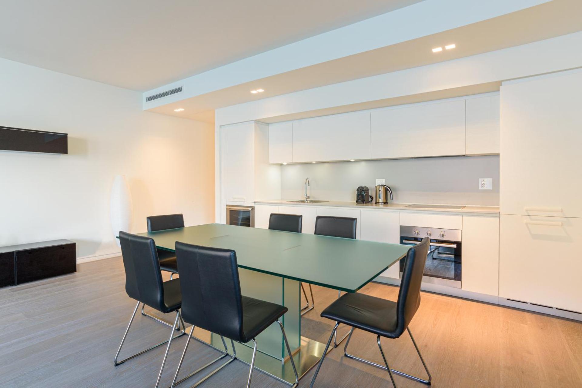 [Lakefront Apartment] Private Parking and Pool