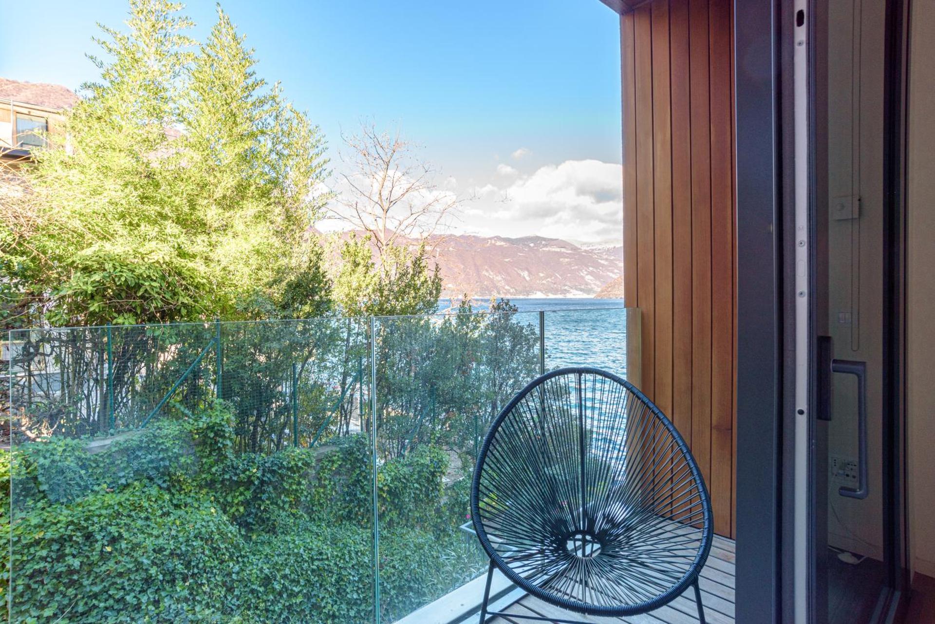 [Lakefront Apartment] Private Parking and Pool