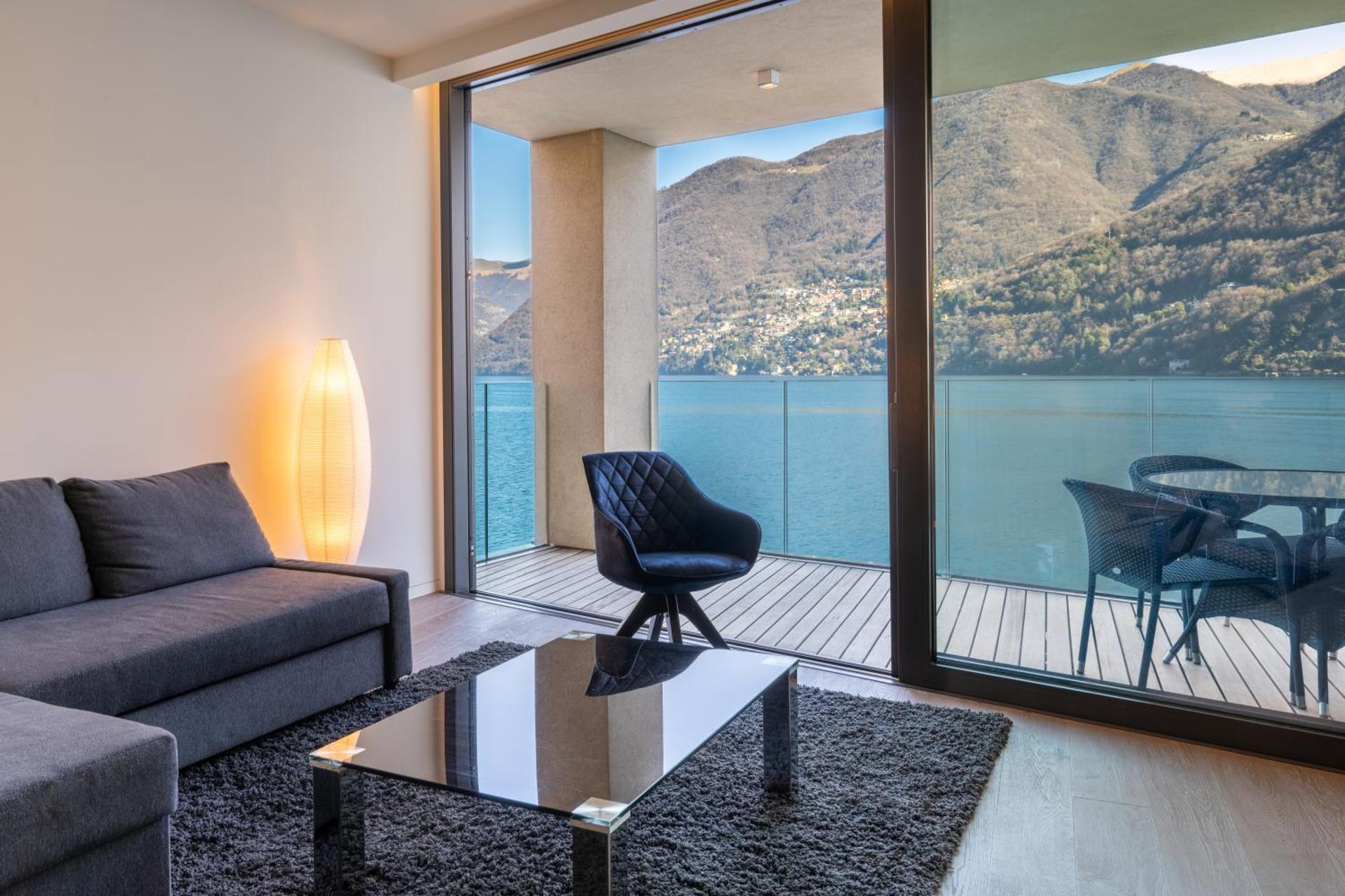 [Lakefront Apartment] Private Parking and Pool