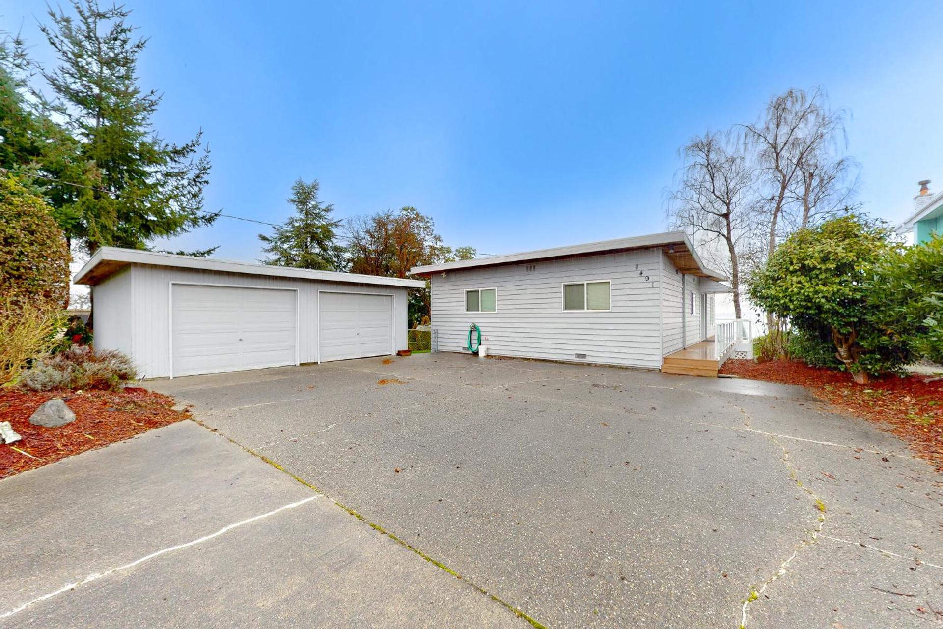 Camano Waterfront Delight