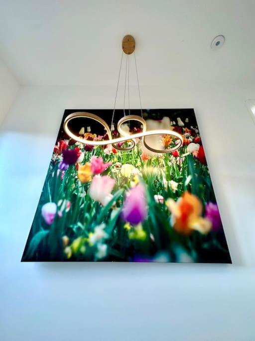 Massive New 8 bedroom House Sleeps up to 21 - Accepts Groups - Great Location - FREE Parking - Fast WiFi - Smart TVs - sleeps up to 21 people - Close to Bournemouth & Poole Town Centre & Sandbanks