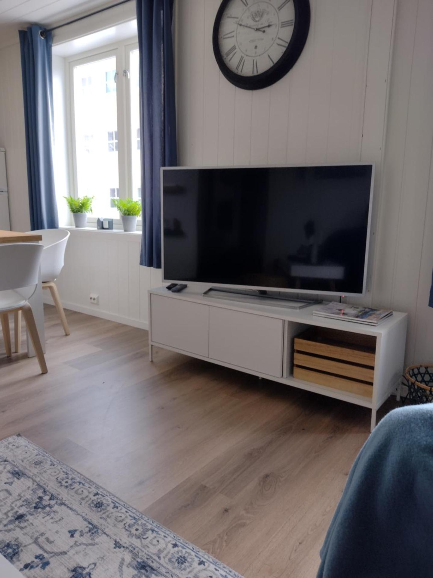 Light home apartment Alesund with free parking