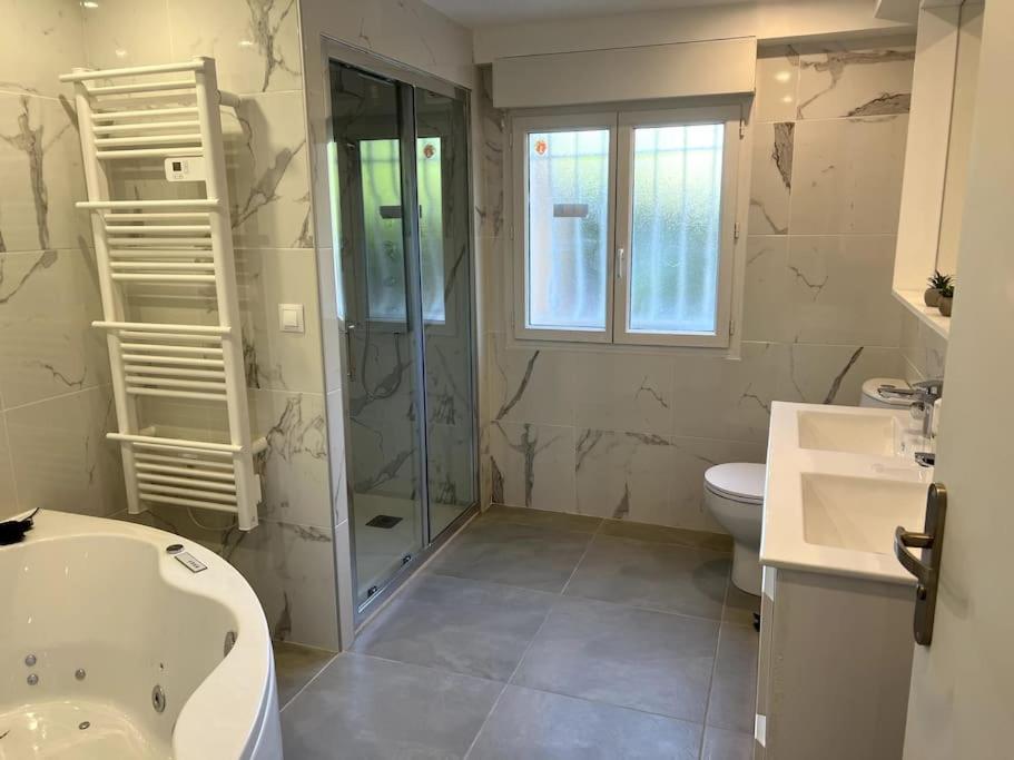 Un moment de détente Maison avec balnéothérapie .