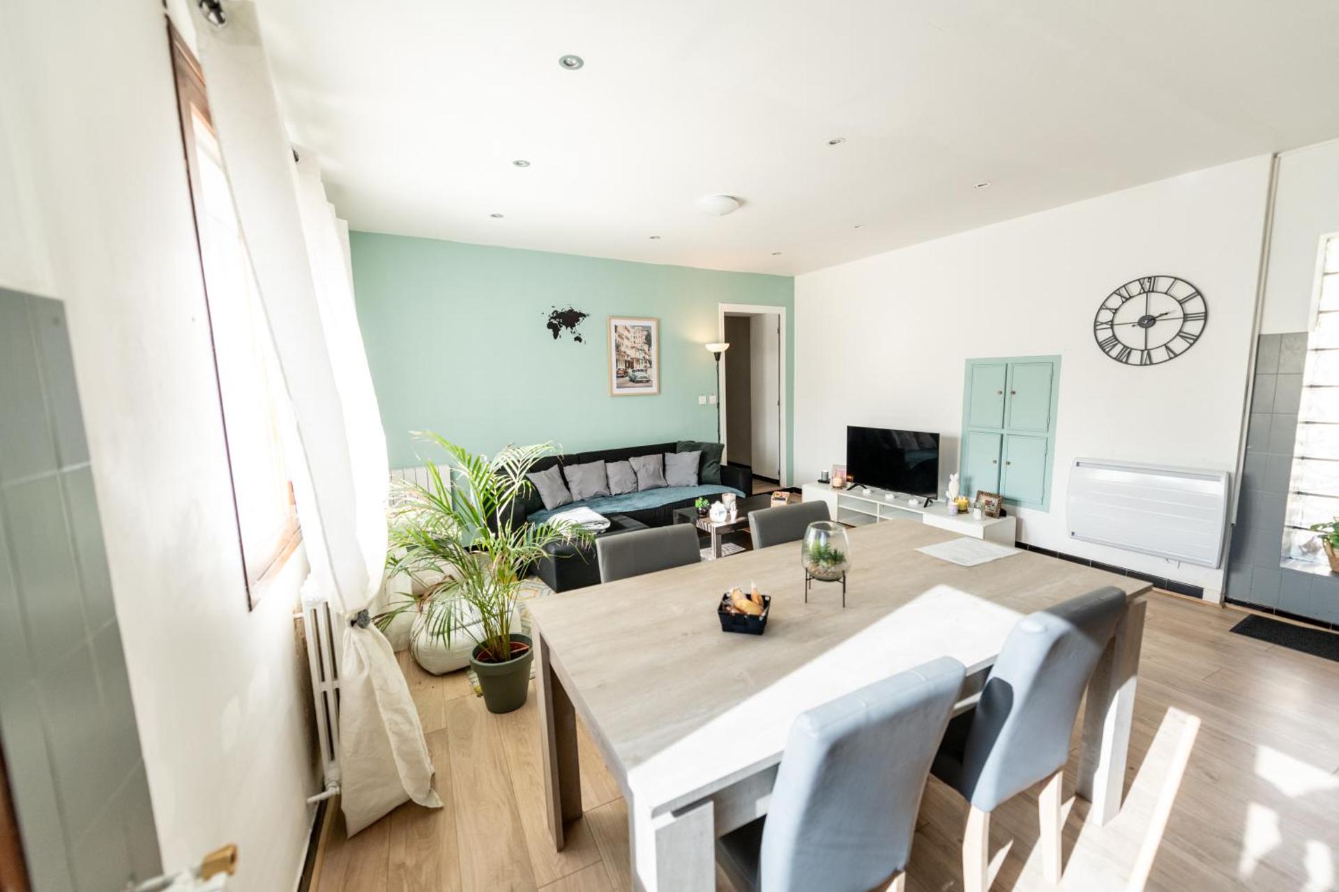 Communal lounge/ TV room