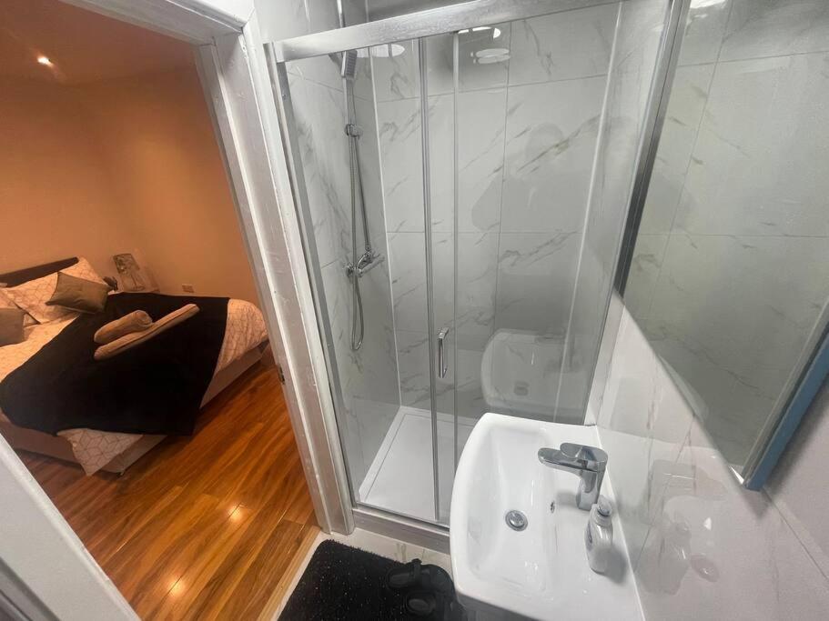 Good priced Single Bed Room In Windsor