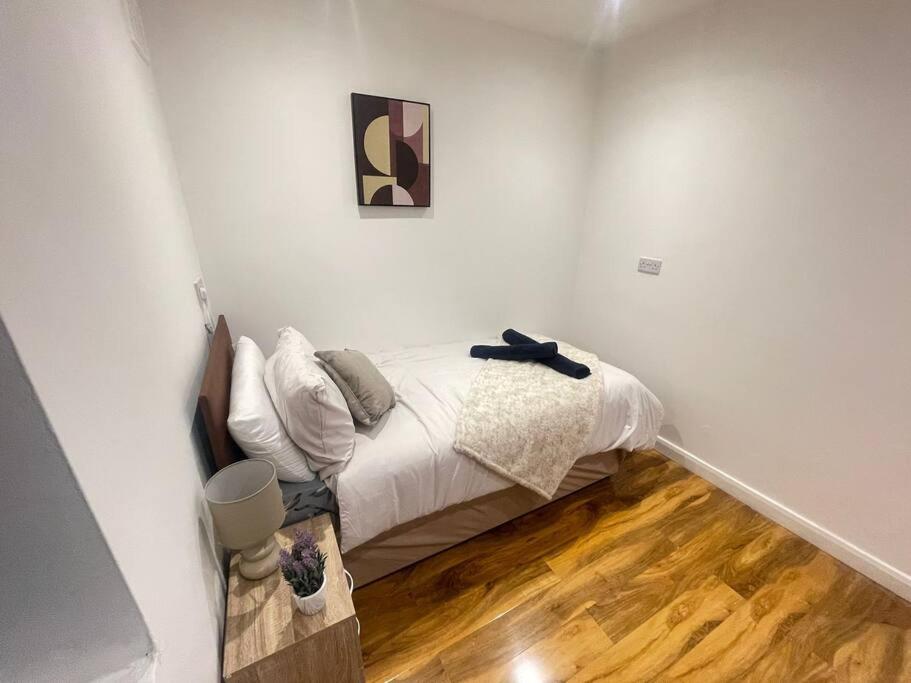 Good priced Single Bed Room In Windsor