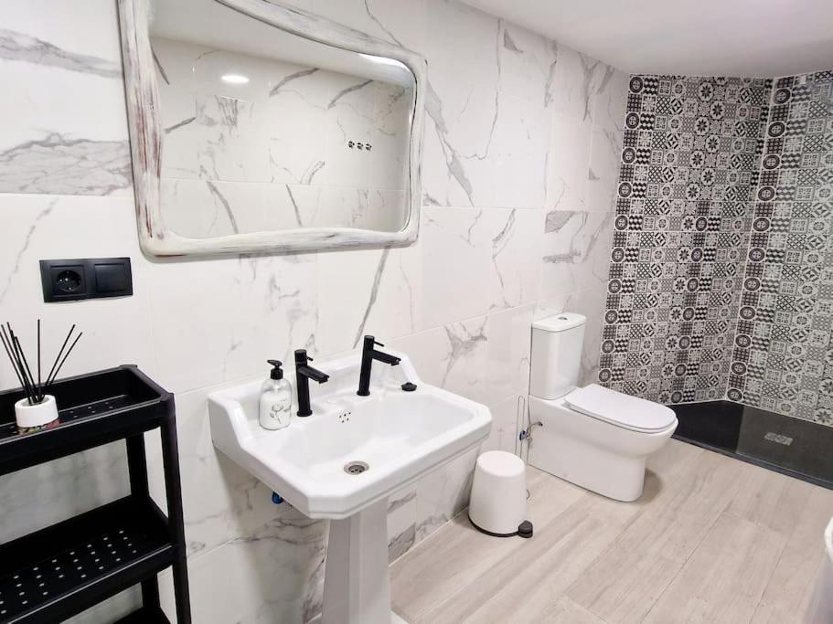 APARTAMENTO CON TERRAZA Y BARBACOA