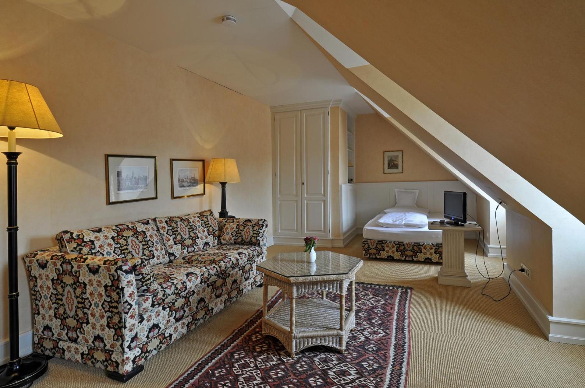 Communal lounge/ TV room