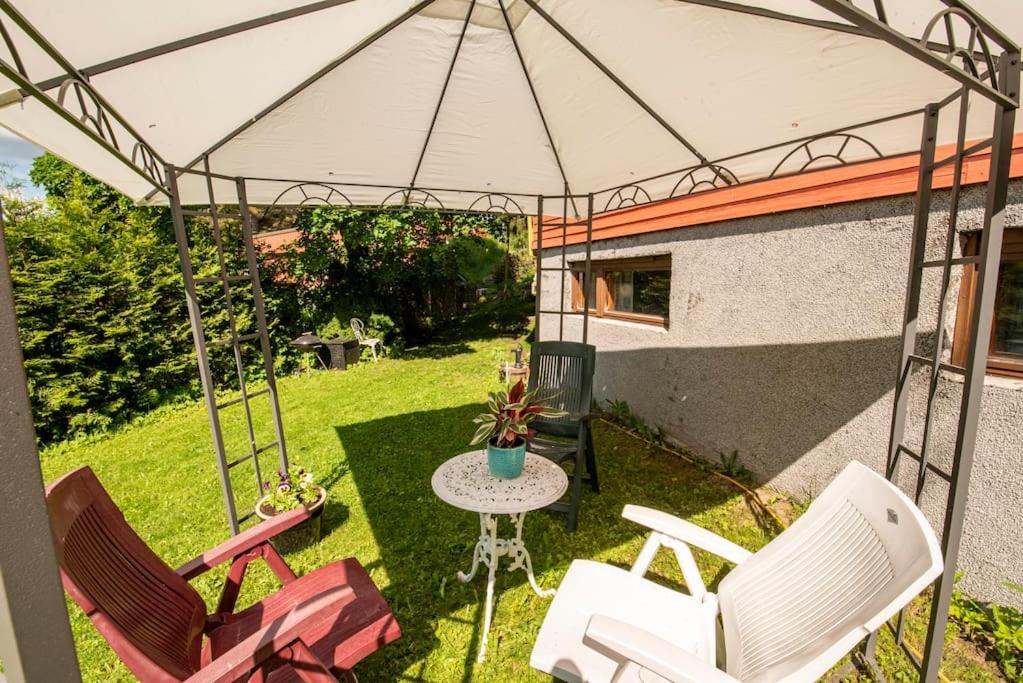 AIRPORT Helsinki- Vantaa near /Lentoasemaa lähellä