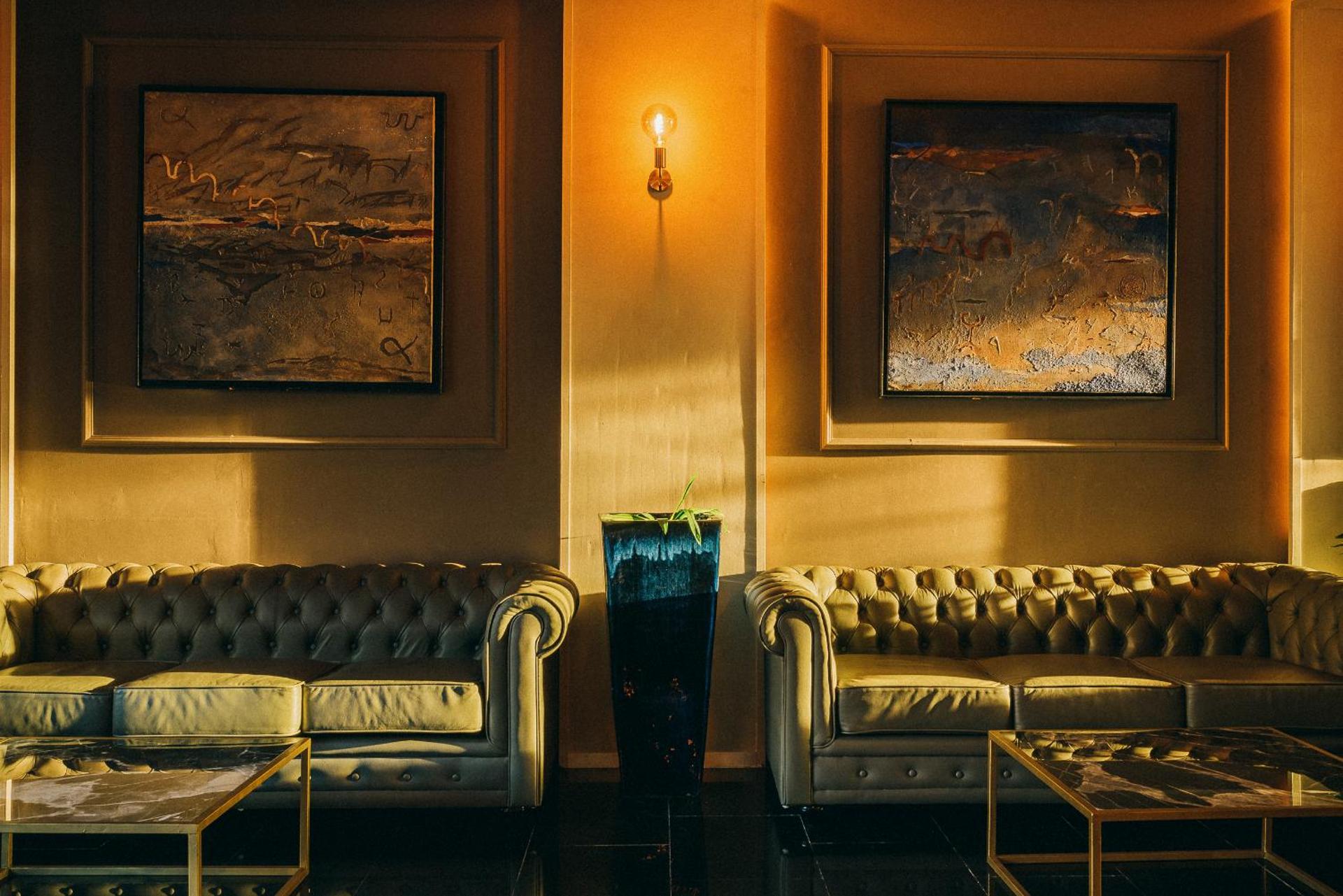 Communal lounge/ TV room