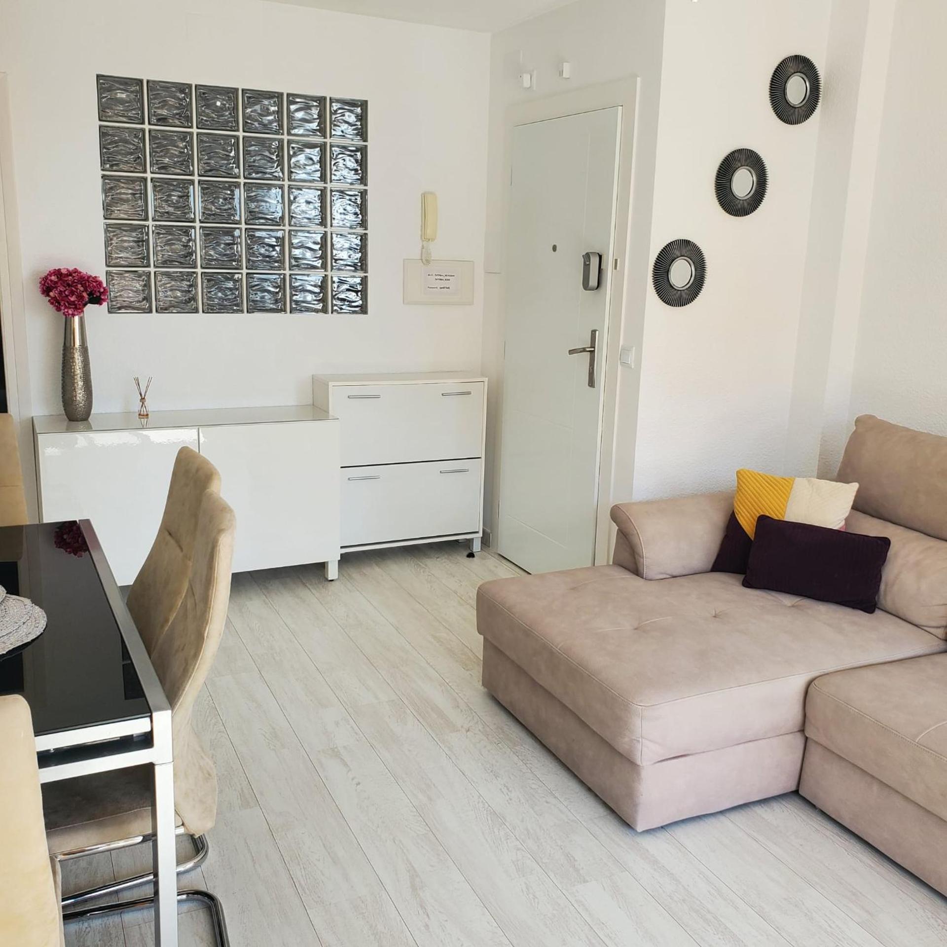 Communal lounge/ TV room