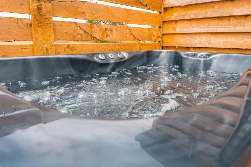 Lakeside Lodge- 'Lapwing'