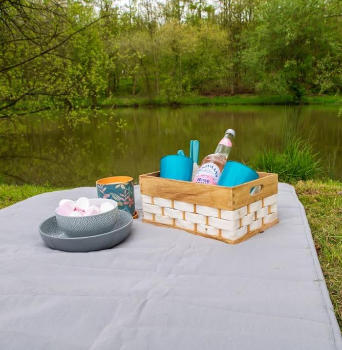 Lakeside Cabin on Stilts- 'Kingfisher'