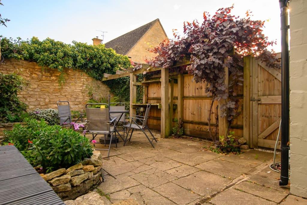 Cotswolds Corner Cottage