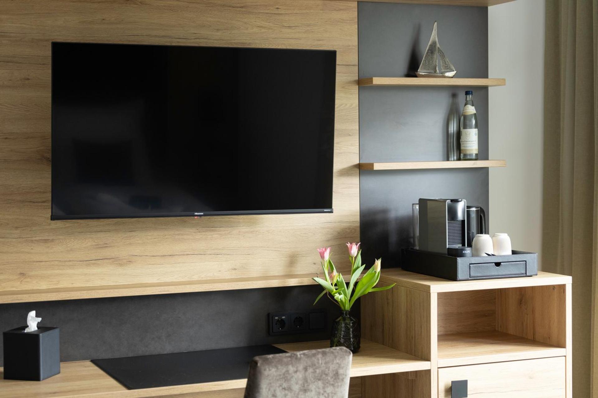 Kadir Bey & Four Rooms