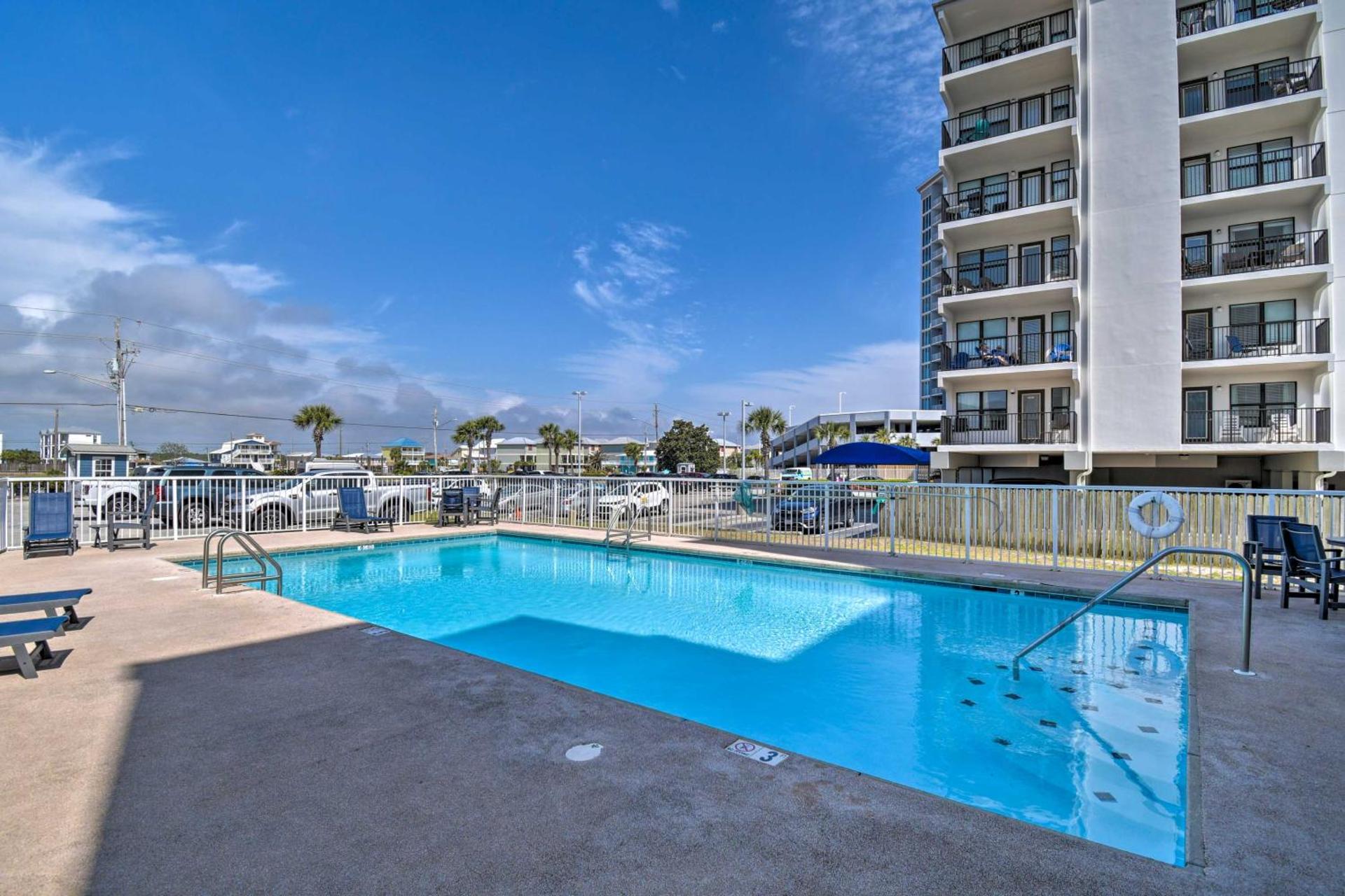 Bright Gulf Shores Beachfront Condo with Pool Access