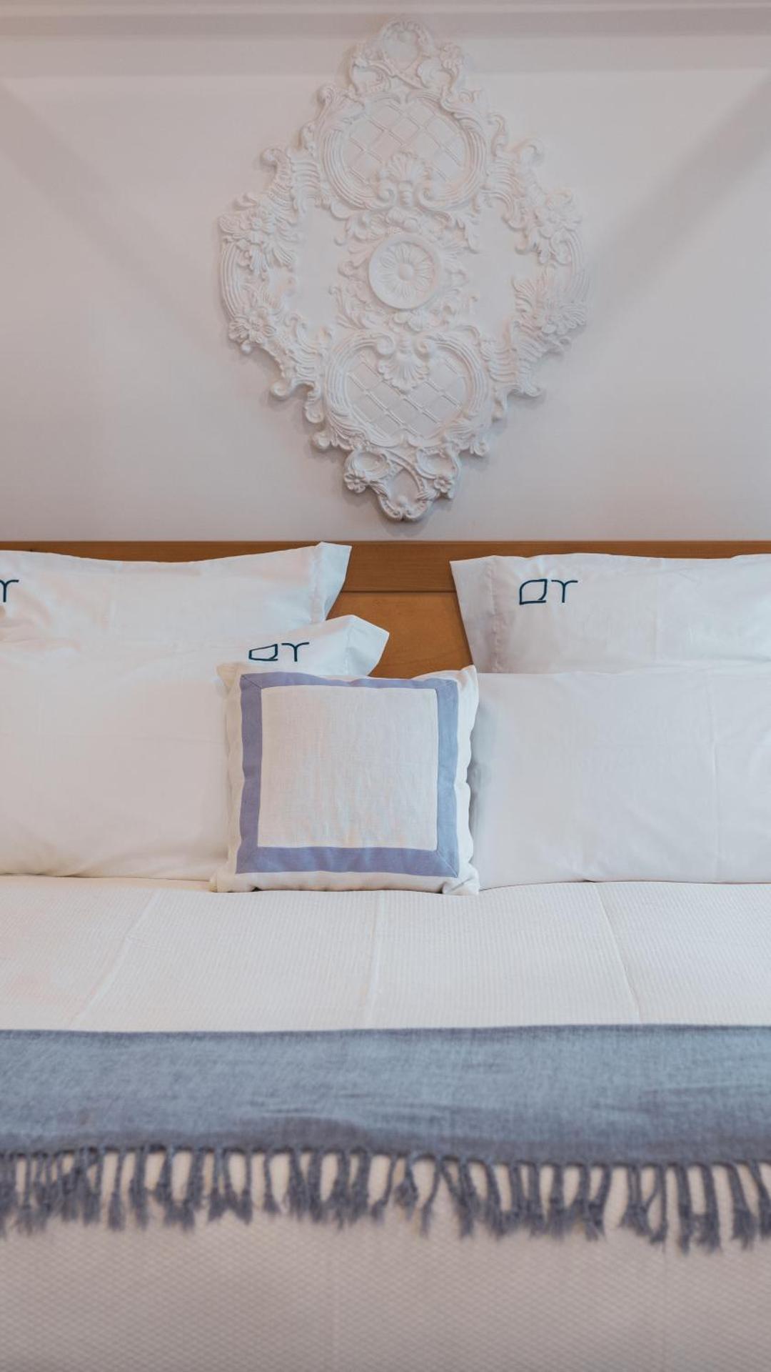 King Suite with Pool View