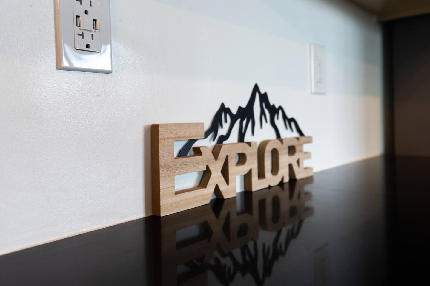 Updated Mountain Cabin Retreat with 180 views off Deck and Balcony