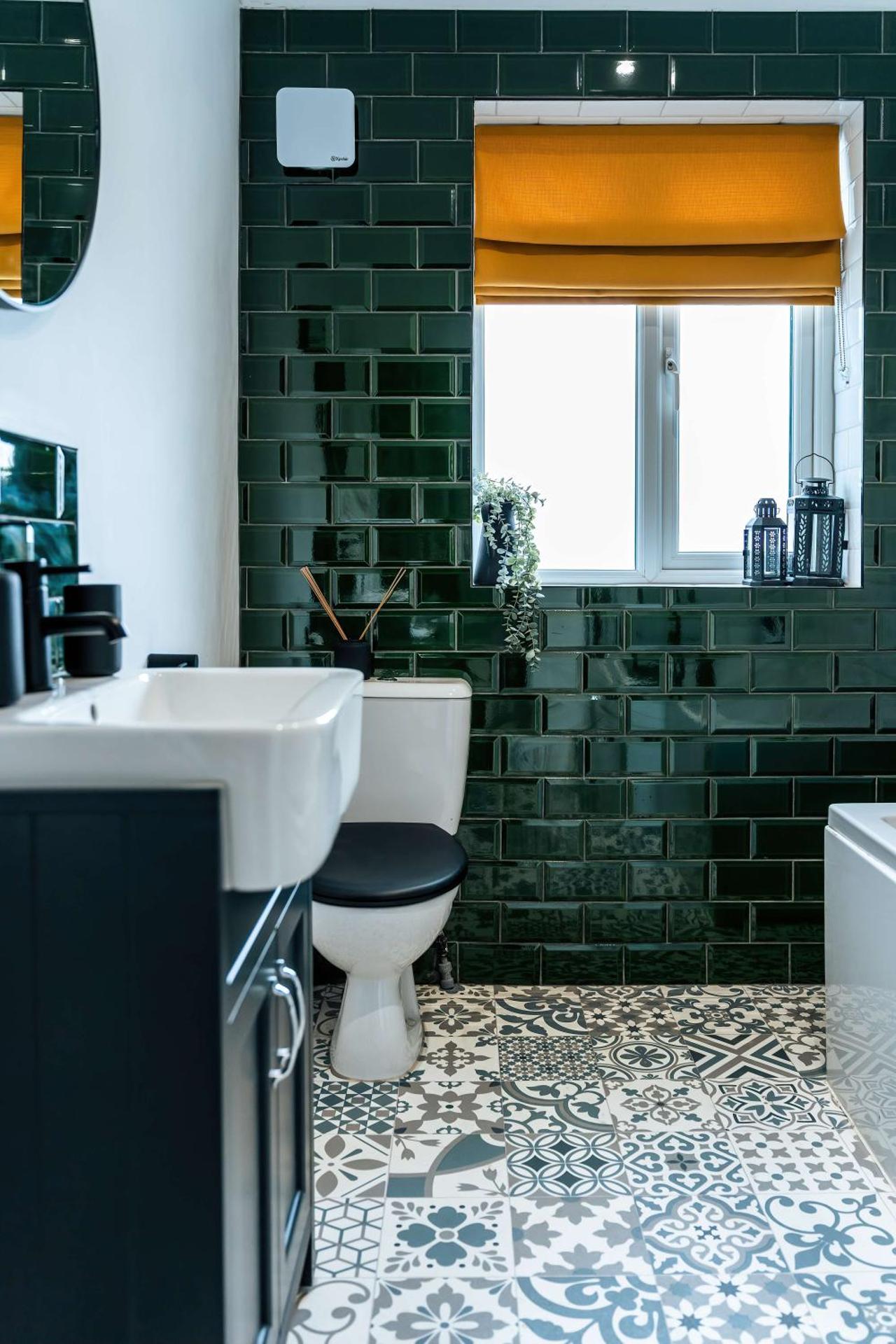 Luxury Renovated Bungalow with wheel chair access, Hot Tub and Fire Pit