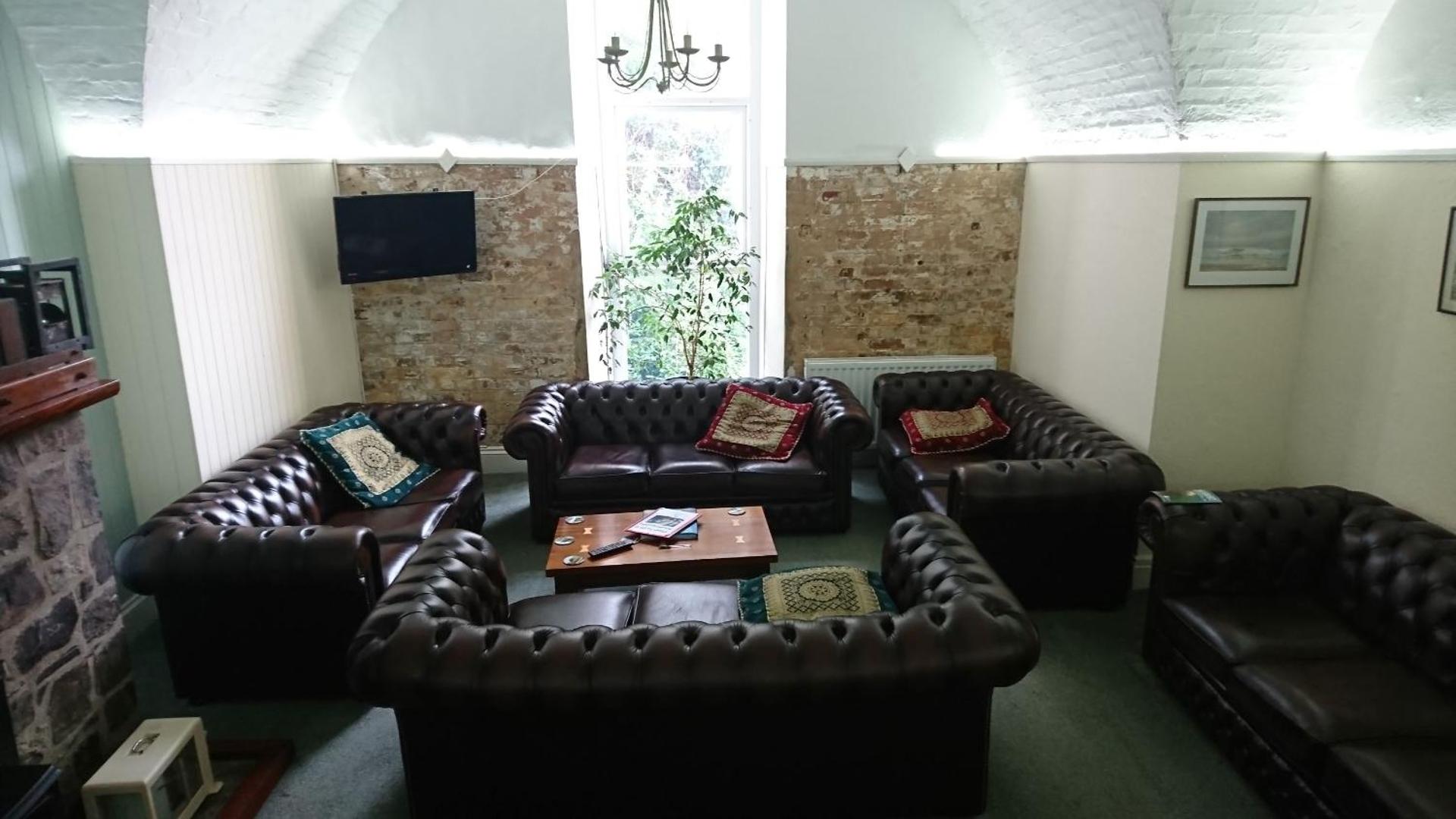 Communal lounge/ TV room