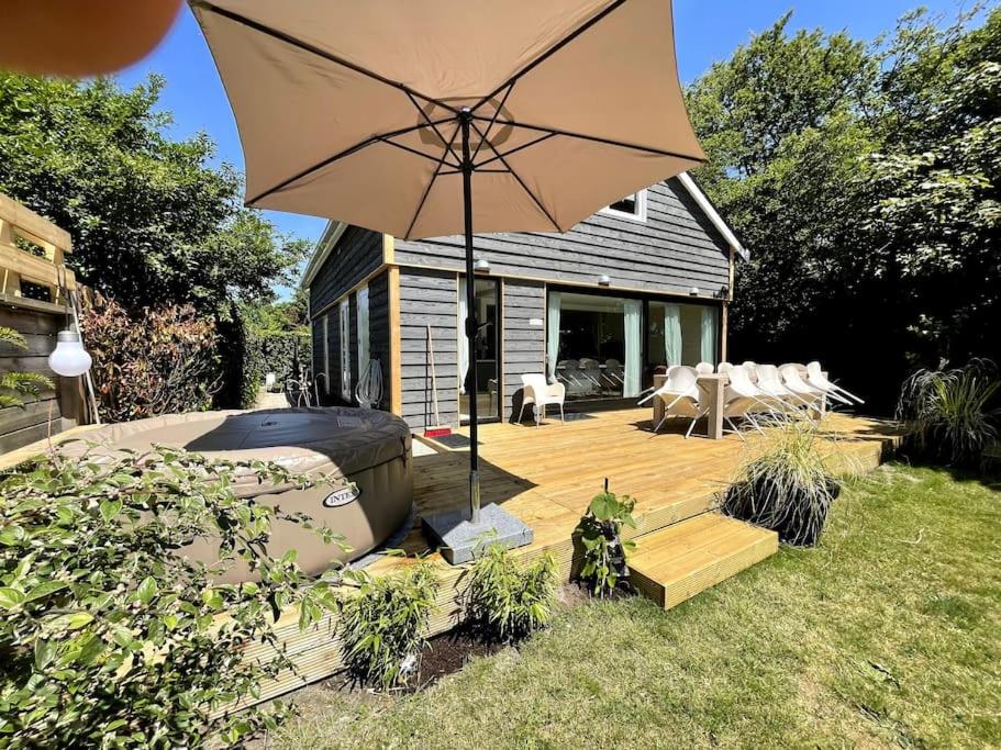 Modern beach house for 12 pers! With jacuzzi