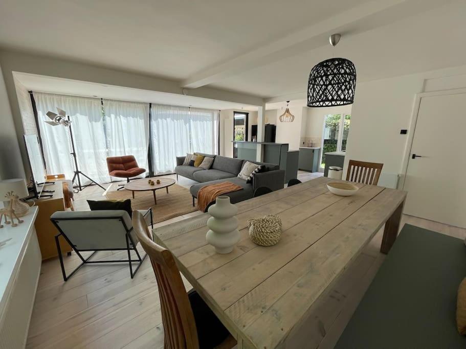 Modern beach house for 12 pers! With jacuzzi