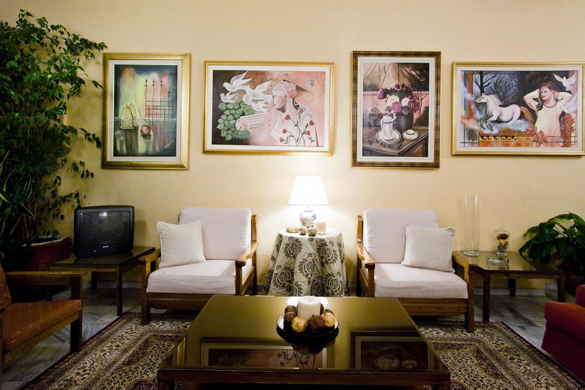 Communal lounge/ TV room