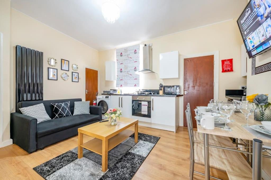 *1va* ground floor apartment setup for your most amazing & relaxed stay + Free Parking + Free Fast WiFi *