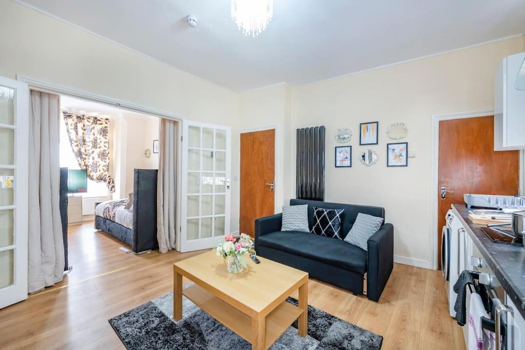 *1va* ground floor apartment setup for your most amazing & relaxed stay + Free Parking + Free Fast WiFi *