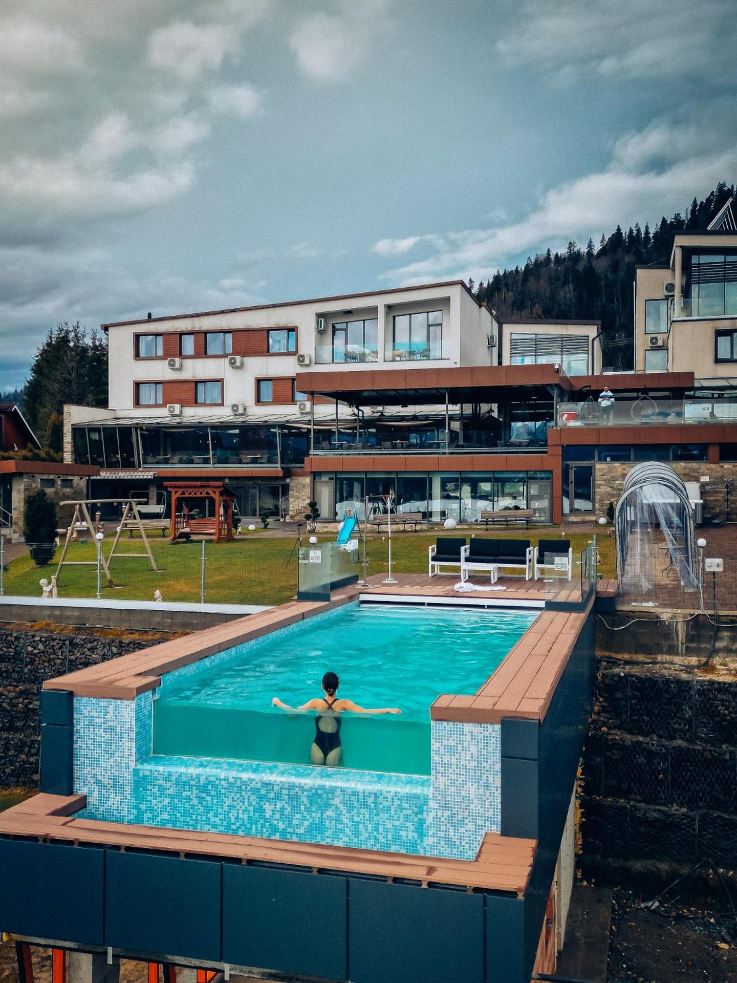 Hotel Roser House Boutique - pe malul lacului Colibita