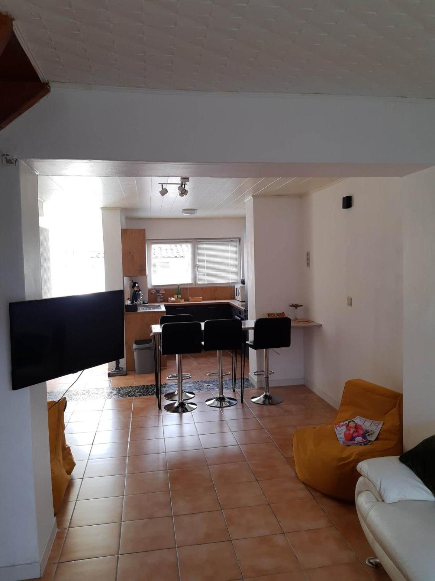 Agréable maison avec cour à 10min de Liège