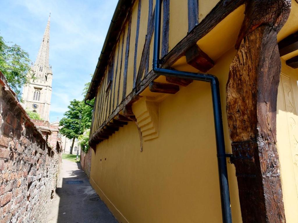 Executive Suite with Private HotTub, Full SkyTV in 600 Year Old Manor House