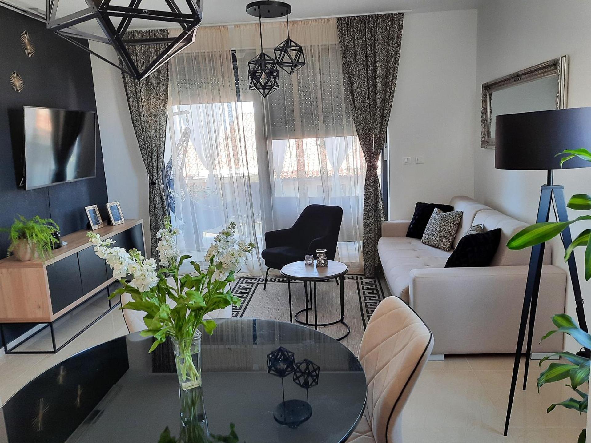 Enjoy Pula - new apt with terrace and FREE parking garage