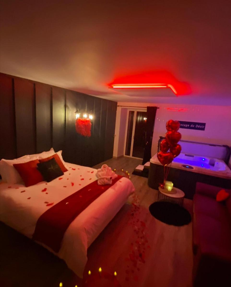 L'Evasion chambre MONTMARTRE avec Jacuzzi privatif