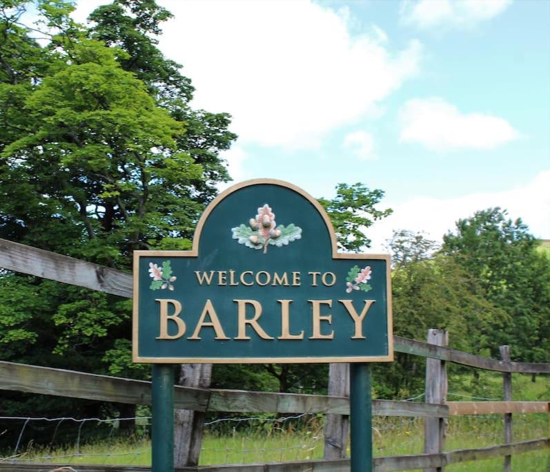Bumblebee Cottage nestled in stunning countryside.