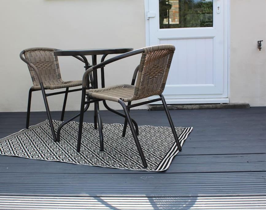 Bumblebee Cottage nestled in stunning countryside.